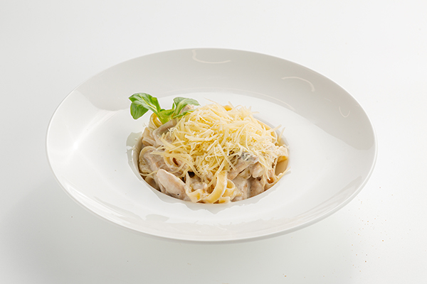 Паста с куриным филе и грибами
