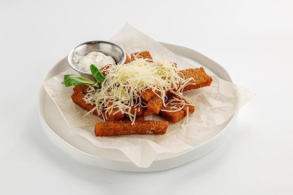 Гренки с чесночным соусом и тёртым сыром